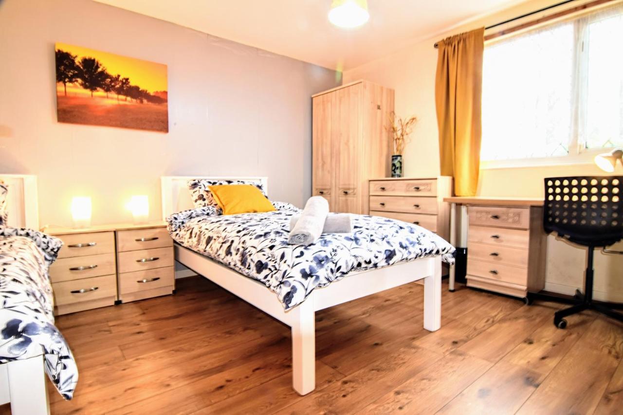 The Chinatown Home - Private Garden, Netflix, Bbq & Bar Birmingham Dış mekan fotoğraf
